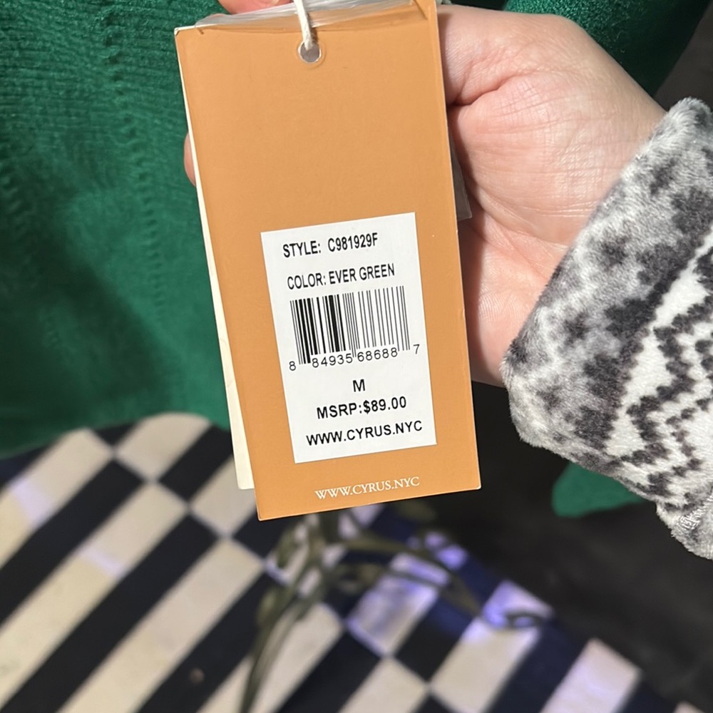 NWT Green Sweater - Picture 4 of 7